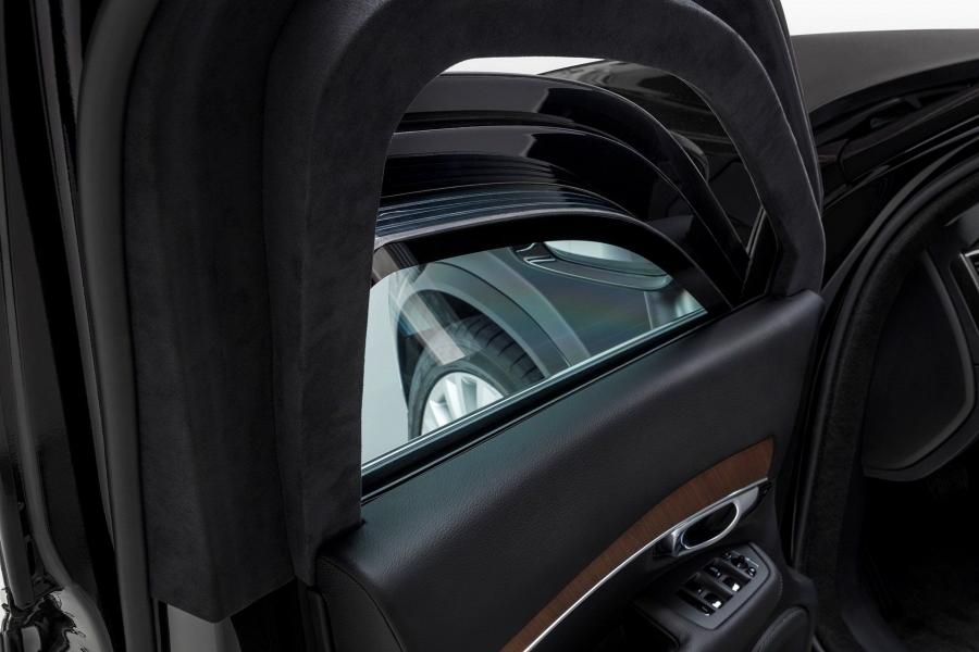 Детали интерьера Volvo XC90 Armoured 2019 года  (фото 7 из 11)